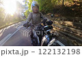 秩父市一名騎摩托車的中年男子 122132198