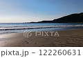 海浪拍打著沙灘 122260631