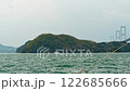 瀬戸内海を航行する船と緑豊かな島の風景 動画素材 122685666