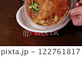 炸豬排蓋飯，便利商店炸豬排蓋飯，放在飯上 122761817