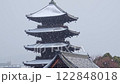 京都東寺的雪景 122848018