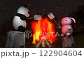熊貓和兔子在營火上烤棉花糖 122904604
