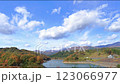 紅葉した泉ヶ岳、船形山を背景に七北田ダムと流れる雲をタイムラプス撮影 123066977