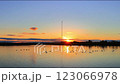 渡り鳥の越冬地・大沼の夕日を渡り鳥と共にタイムラプス撮影 123066978