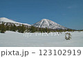 青森的春天，白雪皚皚的八甲田山，從水蓮沼（高田岳、小岳、小岳、硫磺岳、石倉岳）看到的風景 123102919