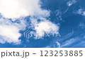 晴天の雲の流れ タイムラプス 石垣島の空 123253885