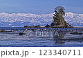 Amahara海灘的立山山脈（富山縣高岡市） 123340711