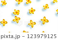 黃色水彩花在水中緩慢流動的背景視頻 123979125