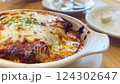 hot-cooked oven-baked cheese spaghetti 124302647