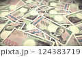 緩緩向前移動，越過一堆日本鈔票的仿製品（卡通風格） 124383719