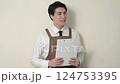 A Japanese man in an apron giving an explanation 124753395