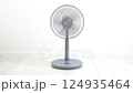 白色背景的電風扇 124935464