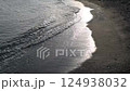 沙灘和海浪慢動作 124938032