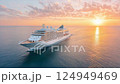 夕焼けと豪華客船 124949469