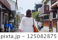 一位在川越旅行的女性 125082875