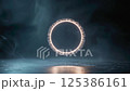 白いフリルのついたリングが光り輝く映像 125386161