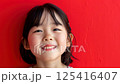 充滿幸福的微笑日本女孩的肖像（孩子，孩子，可愛，有趣，愛） 125416407