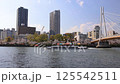 Cherry blossoms and water buses along the Okawa River in spring (Kita-ku, Osaka City, Osaka Prefecture) 125542511