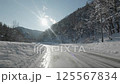 冬道の走行 アイスバーン つるつる路面 125567834