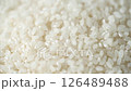 全画面の白米が上から降り注ぐ 126489488