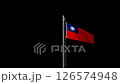 台灣國旗從後方移到前方。背景是黑色的。 126574948
