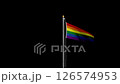LGBT 旗幟從後面移到前面。背景是黑色的。 126574953