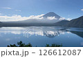 富士山・本栖湖・青空・雲；横長；ビデオ 126612087