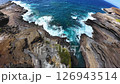 夏威夷拉奈觀景台的熔岩海岸和洶湧海浪的鳥瞰圖 126943514