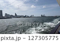 海から見た横浜の街 127305775