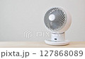 放置在桌上的空氣循環器 127868089