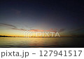 海上美麗的熱帶日落 127941517