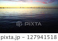 日落後美麗的熱帶海洋和天空色彩 127941518
