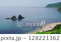福岡県糸島市桜井二見ヶ浦の鳥居と夫婦岩 128221362