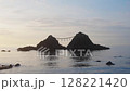 福岡県糸島市桜井二見ヶ浦の夫婦岩 128221420