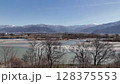 川岸から覗く稜線 128375553