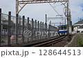 京急600系列藍天列車在立石附近運行，那裡正在進行高架軌道建設工程 128644513