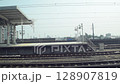 東海道新幹線 岐阜羽島駅に到着 東海道新幹線 岐阜羽島駅に到着 128907819