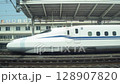 東海道新幹線 米原駅を出発 東海道新幹線 米原駅を出発 128907820