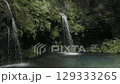 涼しげな名水の滝 129333265