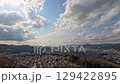 雲彩延時攝影，從山頂俯瞰城市。 129422895