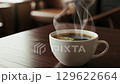 居心地の良いカフェの温かいコーヒー 129622664