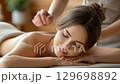 アロママッサージを受ける女性 129698892