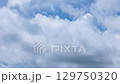 流れる雲と青空のタイムラプス　夏　8月 129750320