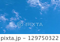 流れる雲と青空のタイムラプス　夏　8月 129750322