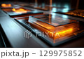 在透明立方體中工作的技術電路板 129975852
