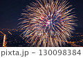 【上空から眺める光の芸術】夜空に広がる花火の絶景 130098384