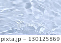水滴落在水面上 130125869