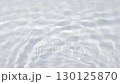 水滴落在水面上 130125870
