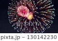 【夜空を彩る一瞬の美】綺麗な花火のきらめき 130142230