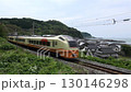 羽越本線 小波渡-三瀬/小波渡集落を抜けて海沿いの築堤を走る下り特急「いなほ」E653系 130146298